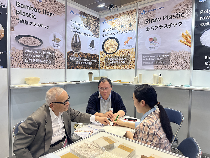 Jiangsu Jinhe High-Tech Osaka Exhibition Plastics ad alte prestazioni ha concluso con successo: materiali innovativi a base bio